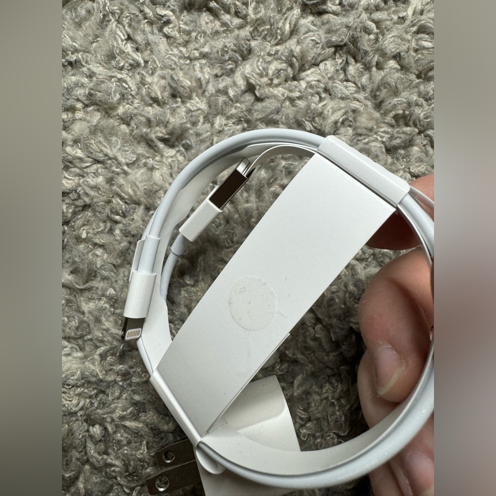Apple charger - Picture 3 of 5